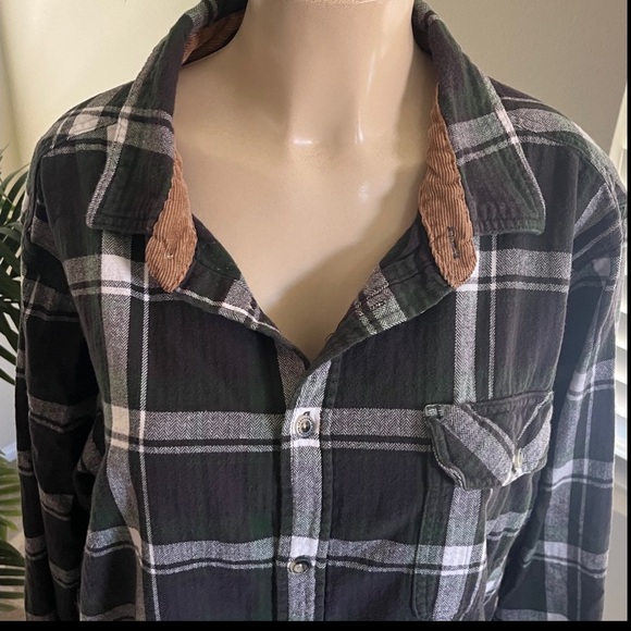 Legendary Whitetails Blue and Black Plaid Shirt - Picture 2 of 6